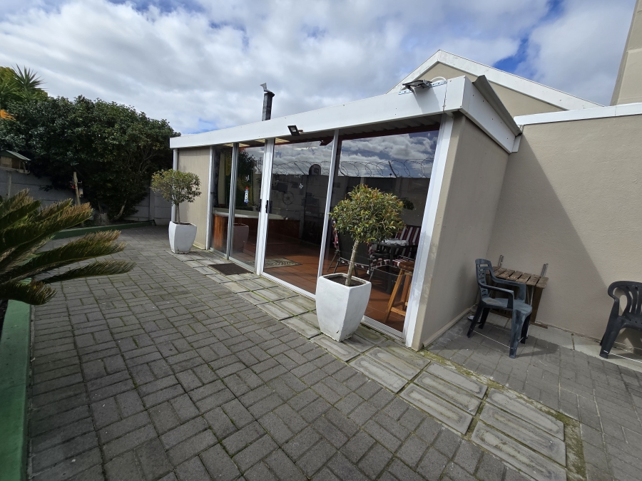 2 Bedroom Property for Sale in Sunningdale Western Cape